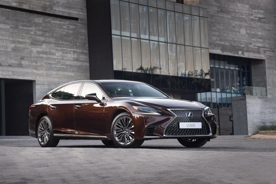 Lexus LS500 2018 года  (ZA) (фото 1 из 46)